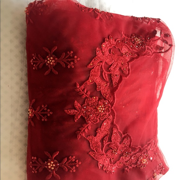 Gown - Picture 2 of 3